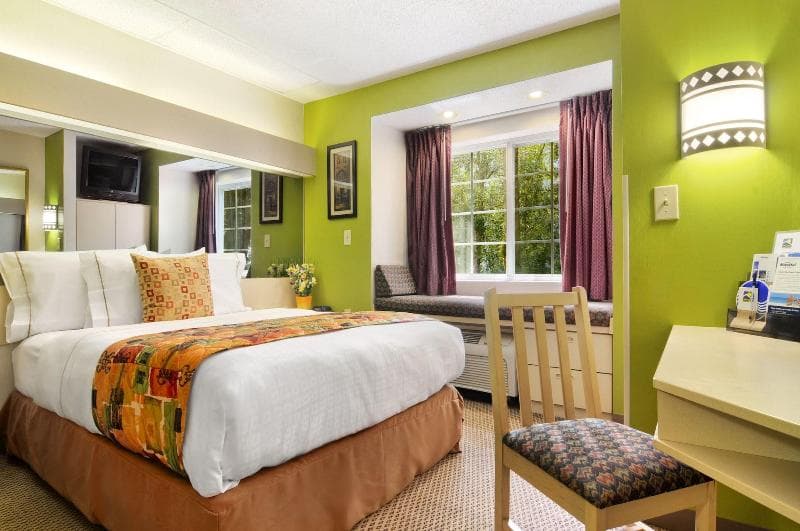Hometown Inn & Suites Jacksonville – Butler Blvd./Southpoint 4