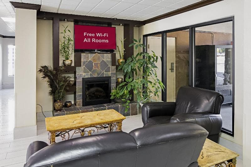 Fayetteville Inn And Suites 4
