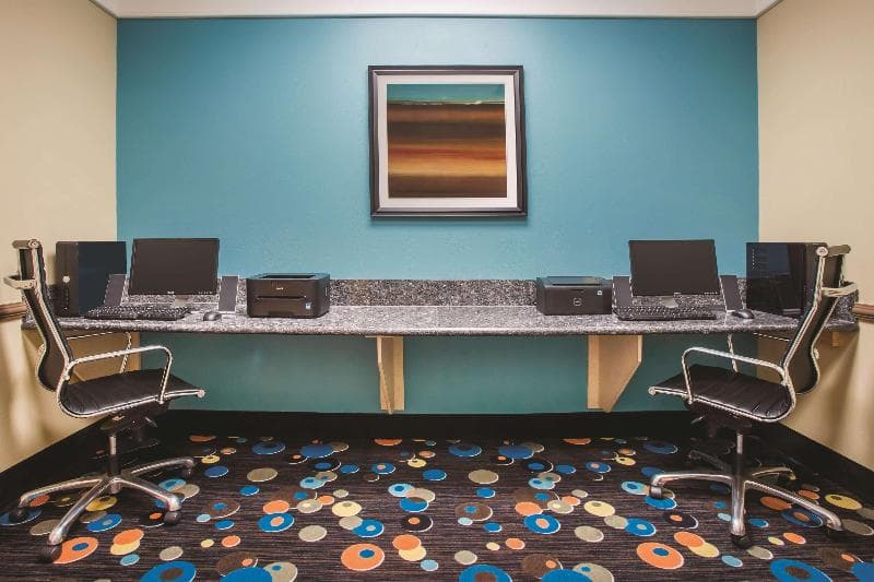 La Quinta Inn & Suites by Wyndham Kingsland/Kings Bay 5