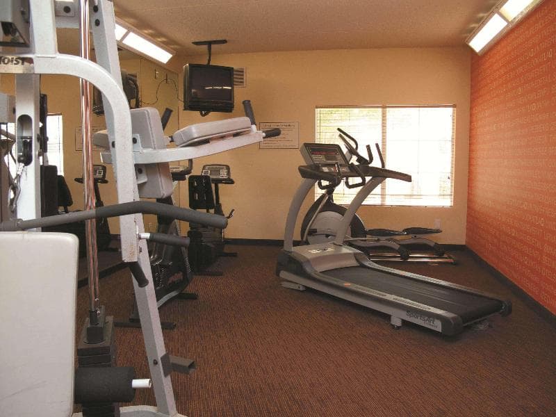 La Quinta Inn & Suites by Wyndham Raleigh Cary photo 1
