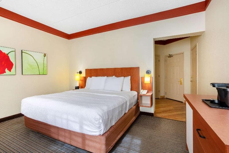 La Quinta Inn & Suites by Wyndham Raleigh Cary 5