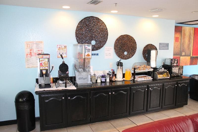 Blue Bay Inn & Suites photo 1