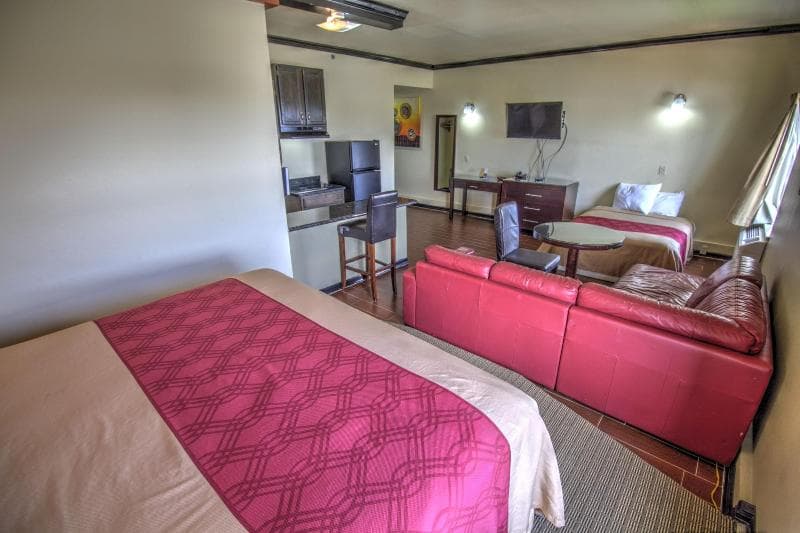 Blue Bay Inn & Suites 3