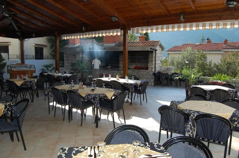 Rooms & Apartments Dobrotski Dvori main