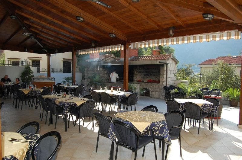 Rooms & Apartments Dobrotski Dvori 4