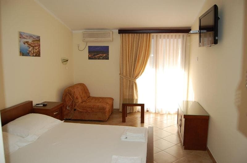 Rooms & Apartments Dobrotski Dvori 5