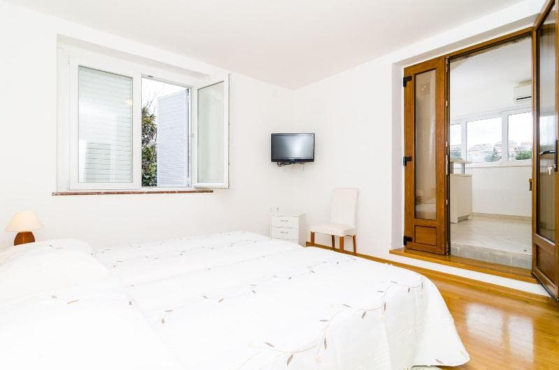 Nikola Apartments 3