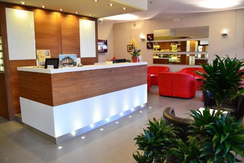 Hotel Midi 5