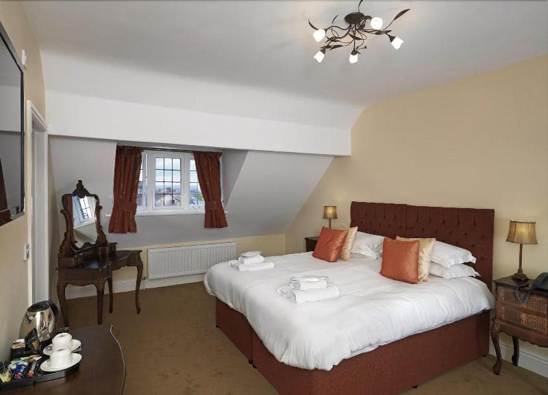 The Royal Oak Hotel & Restaurant 3