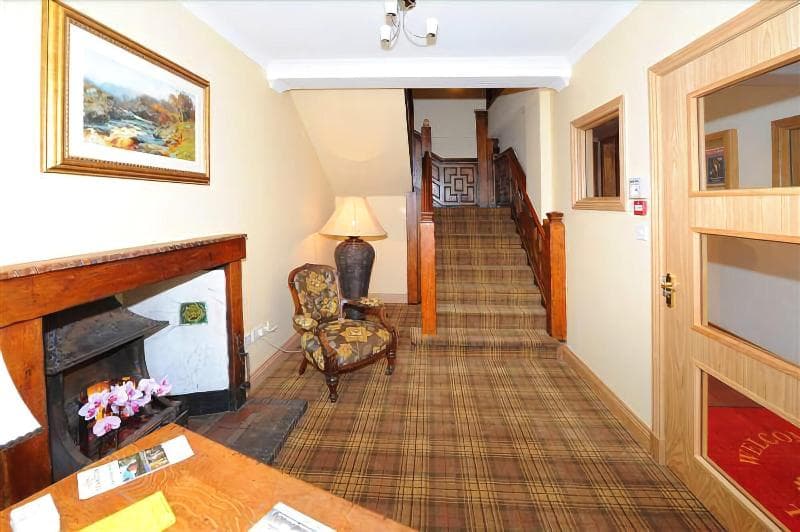 The Crown Hotel 4
