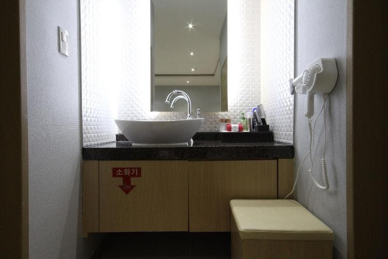 Gallery Hotel 5