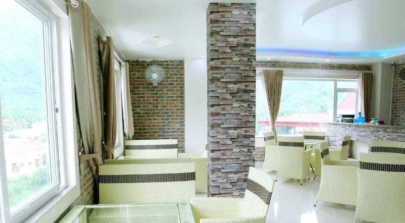 Ngoc Bach Hotel 3