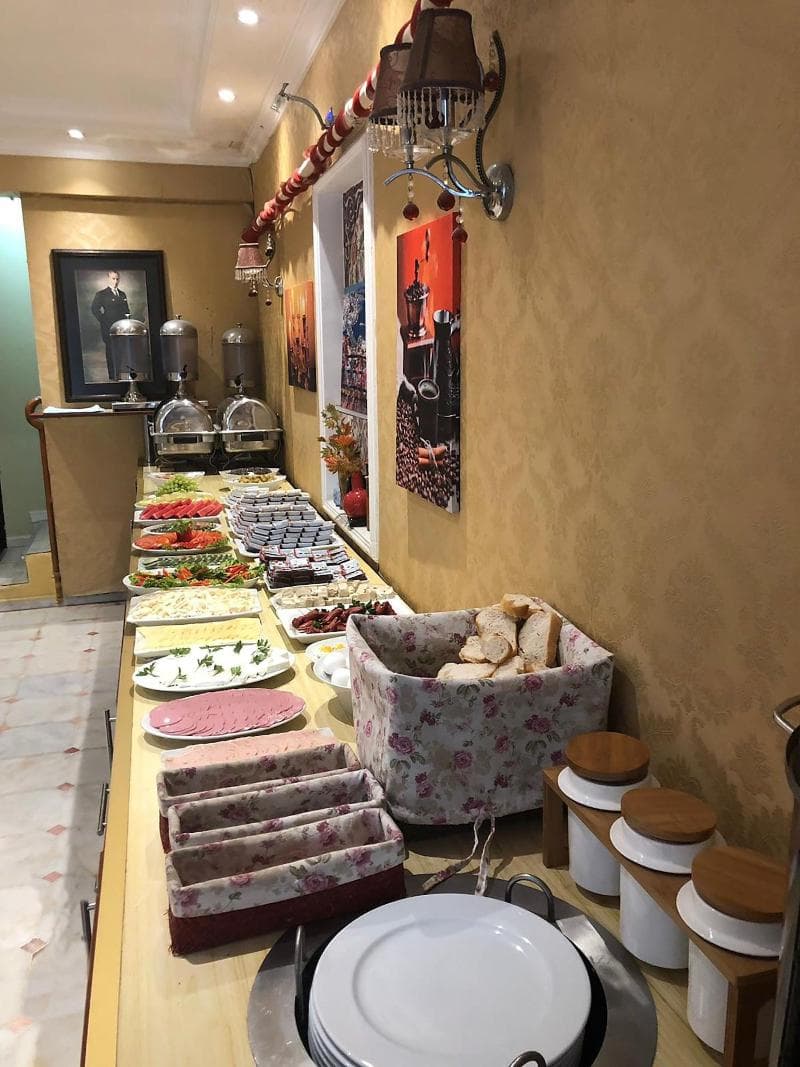 Lola Hotel main