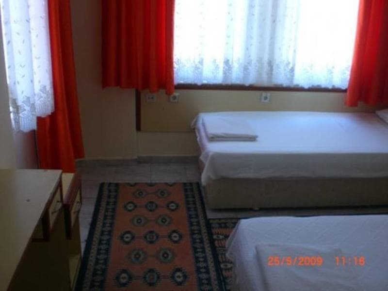 Red Rose Hotel main