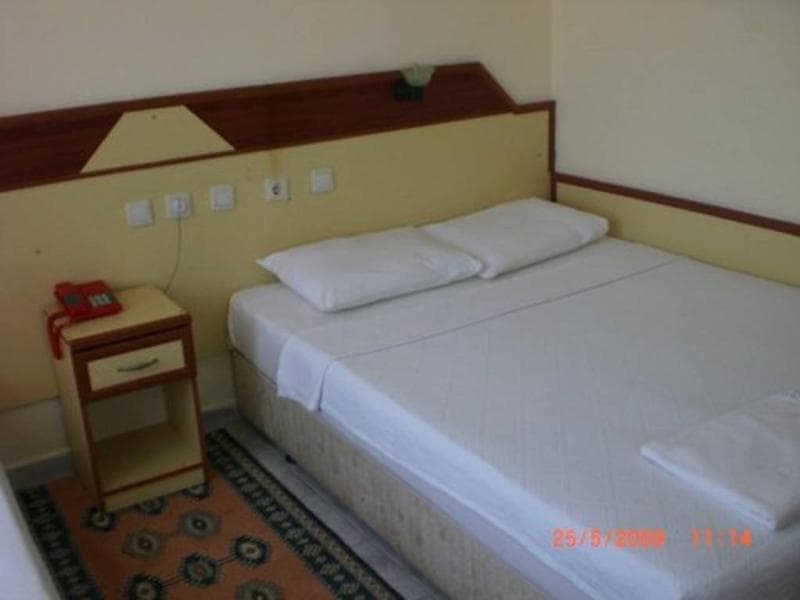 Red Rose Hotel photo 1