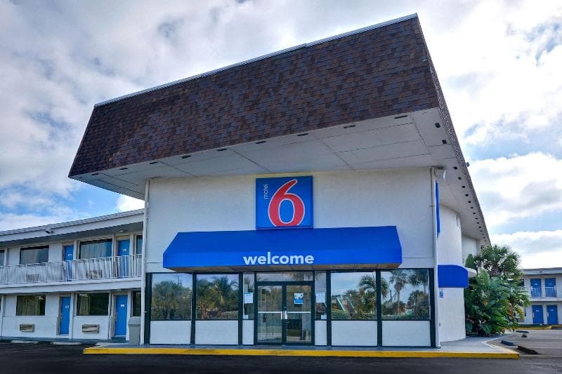 6 Cocoa Beach 69 photo 1