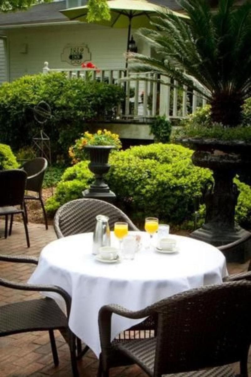 1842 Inn 2