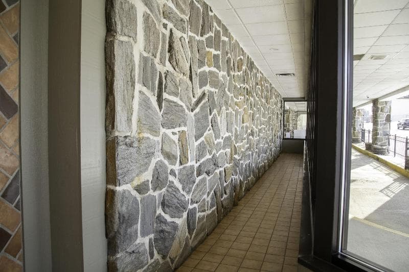 The Stables Inn And Suites 4