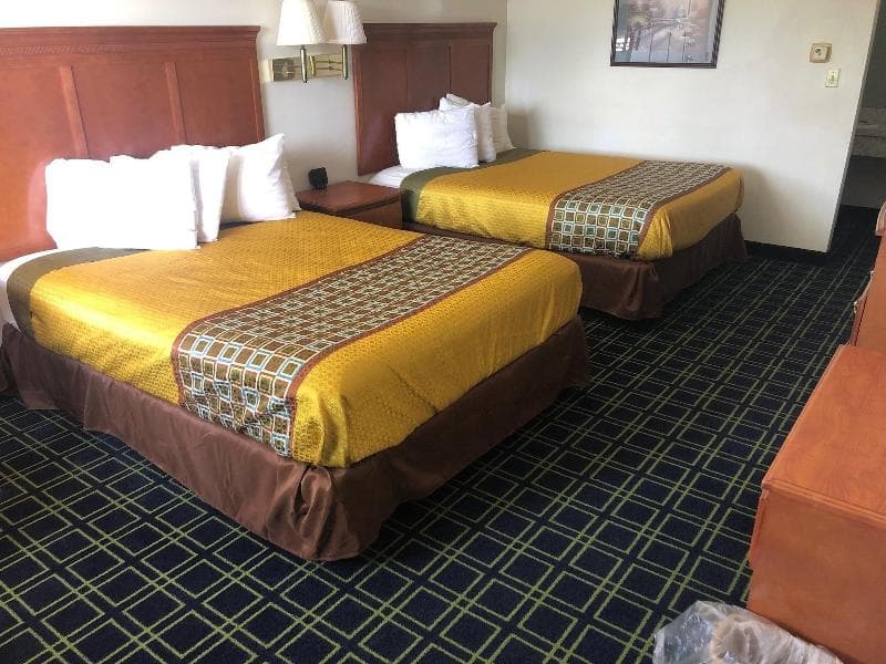 Sunset Inn & Suites 3