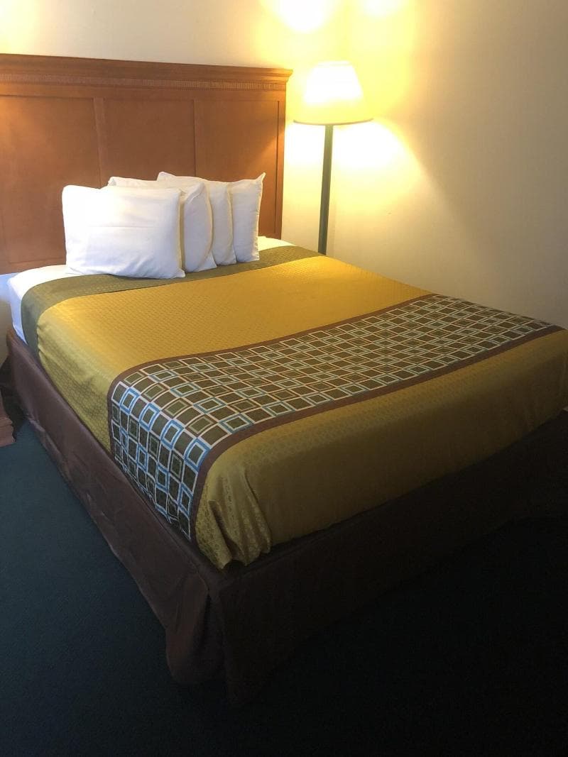 Sunset Inn & Suites 5