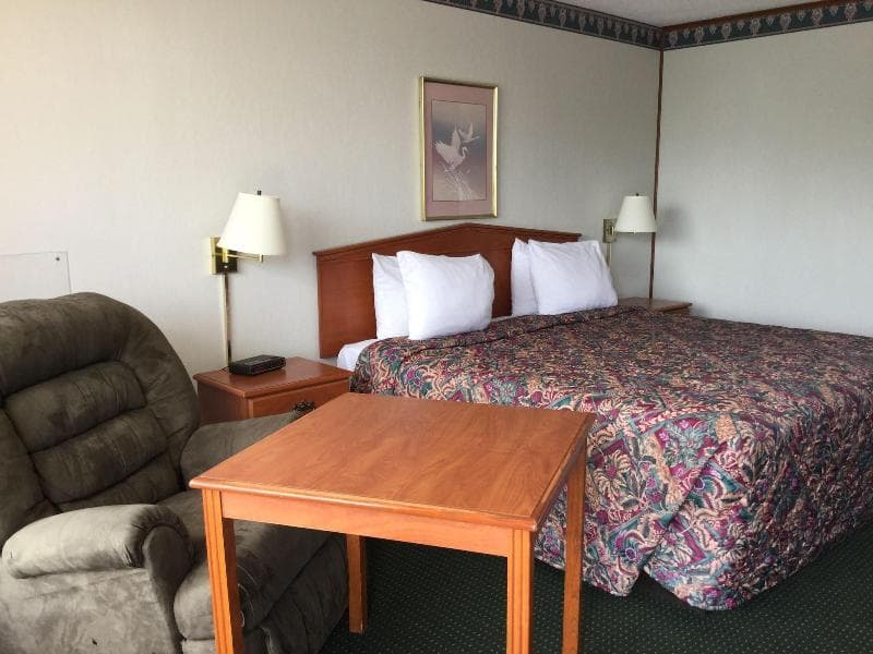 Sunset Inn Clarksville main