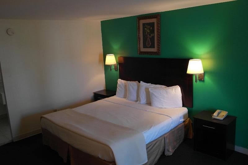 Crystal Inn Eatontown 4
