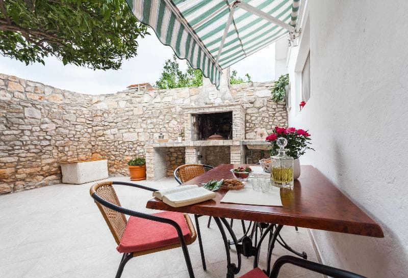 Guest House Mara photo 1