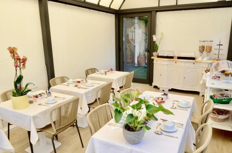 Sourire Hotel 5