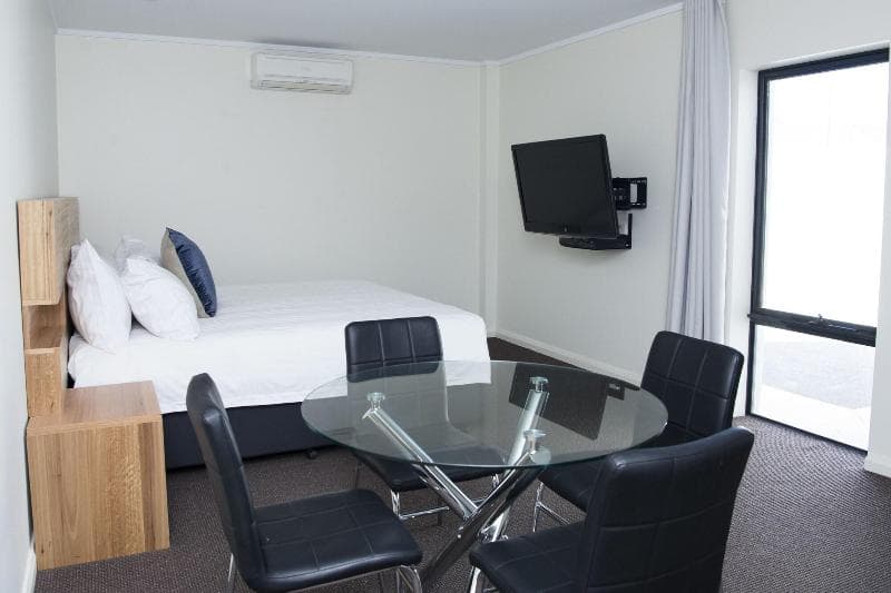 The Griff Motel 5