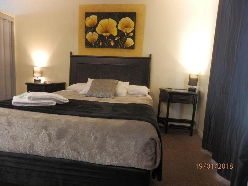 Flying Spur Motel photo 1