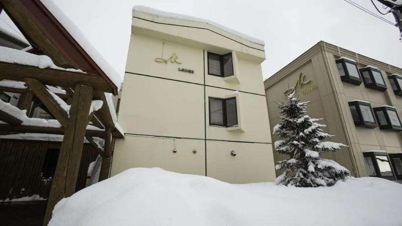 M Lodge main