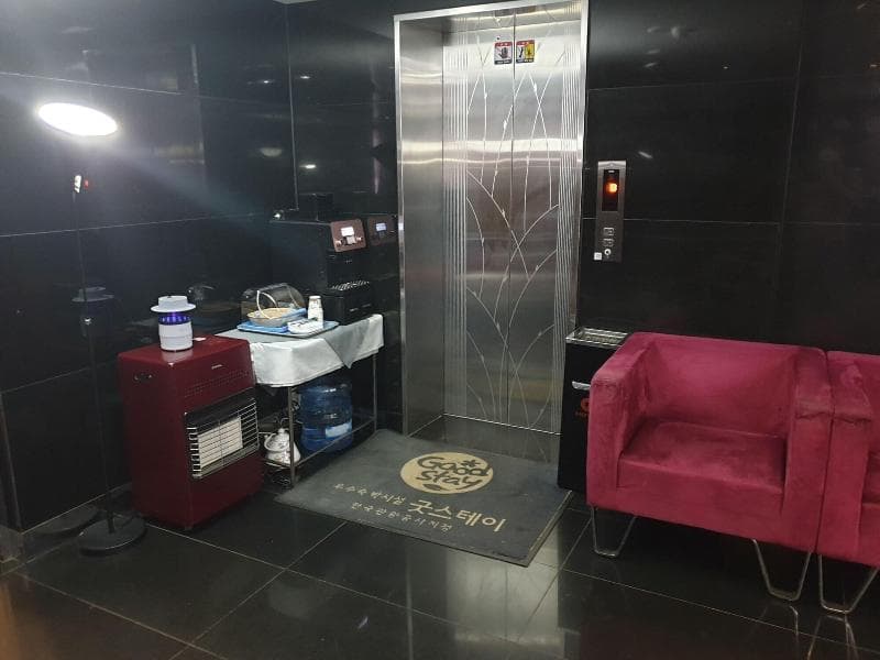 Q Hotel main