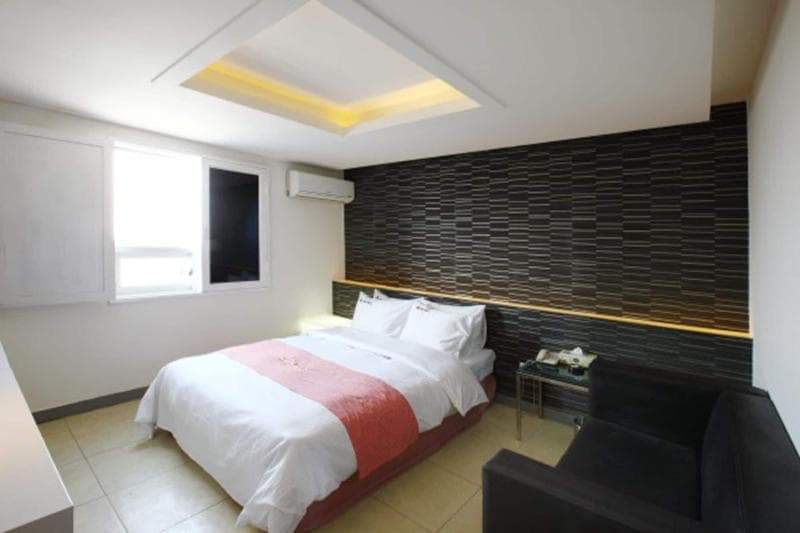 Q Hotel 3