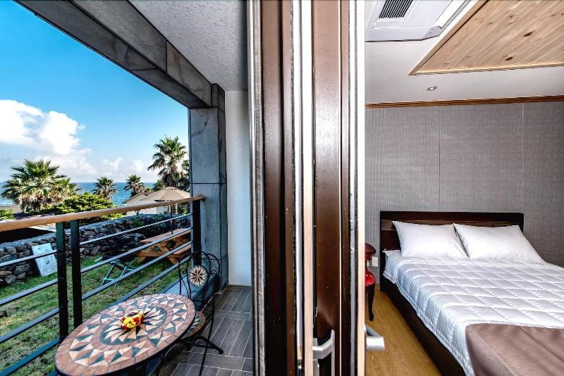Sea & Wave Pension main