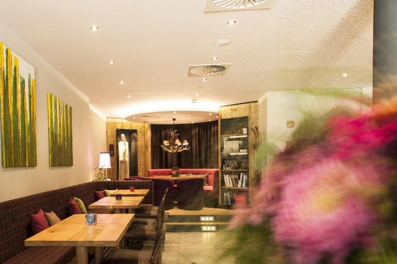 Anthony's Life & Style Hotel 3