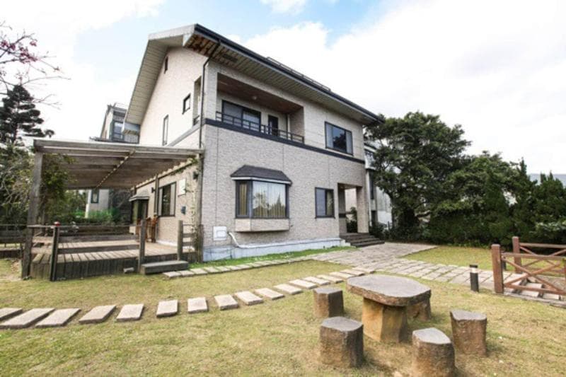 Celebrity Villa 4