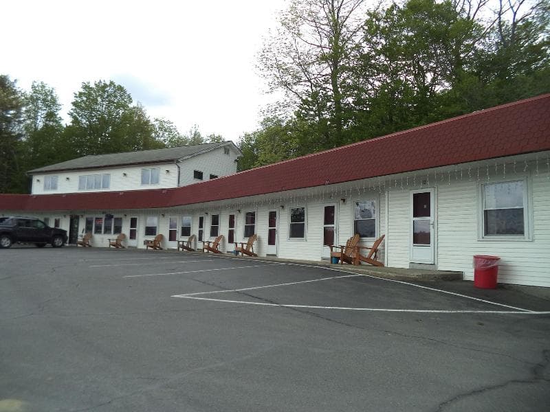 Mount Blue Motel 5