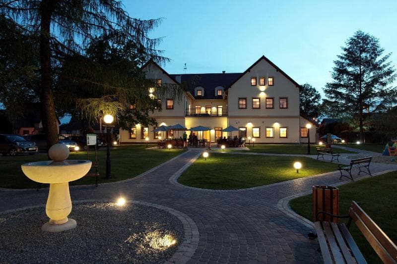 Modrzewiowy Dwór Restauracja & Hotel 4