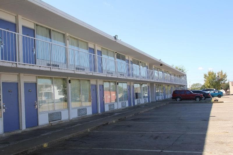 Lonestar Inn & Suites 3