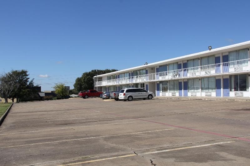 Lonestar Inn & Suites 5