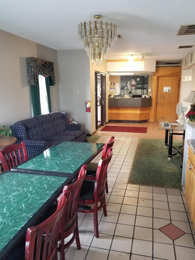 Fort Wayne Inn photo 1
