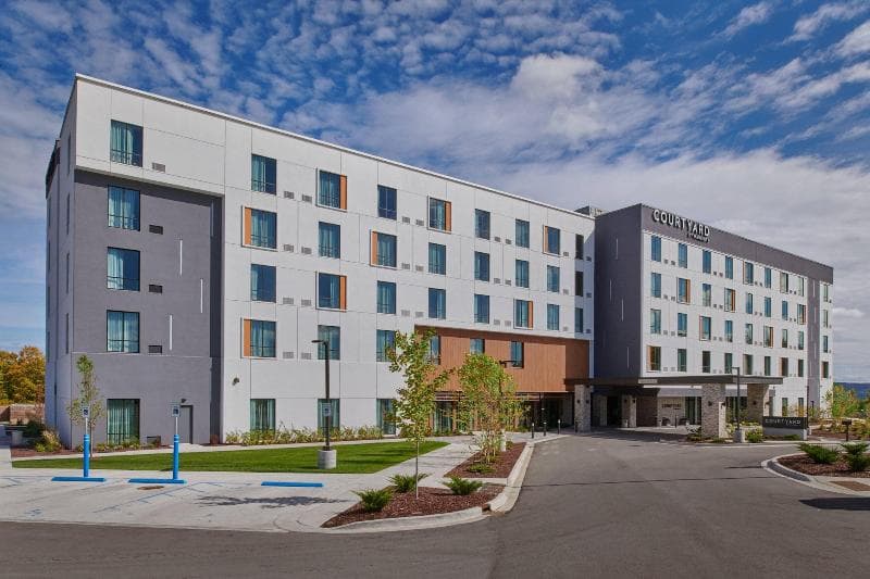 Courtyard By Marriott Petoskey At Victories Square 4