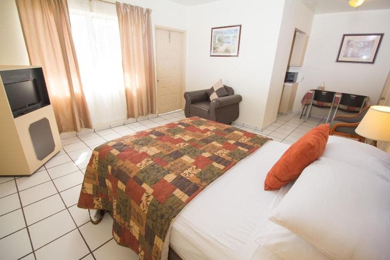 Parkway Inn Airport Motel 3