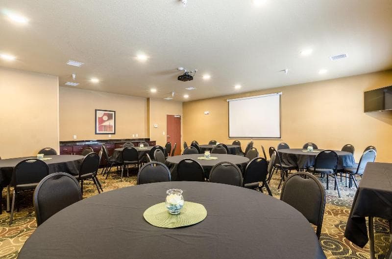 Cobblestone Hotel & Suites 1