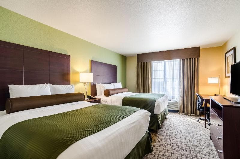 Cobblestone Hotel & Suites 5