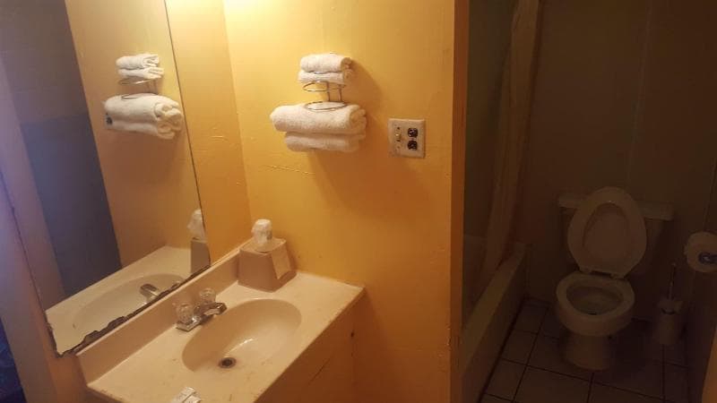 Guest Host Motel photo 1