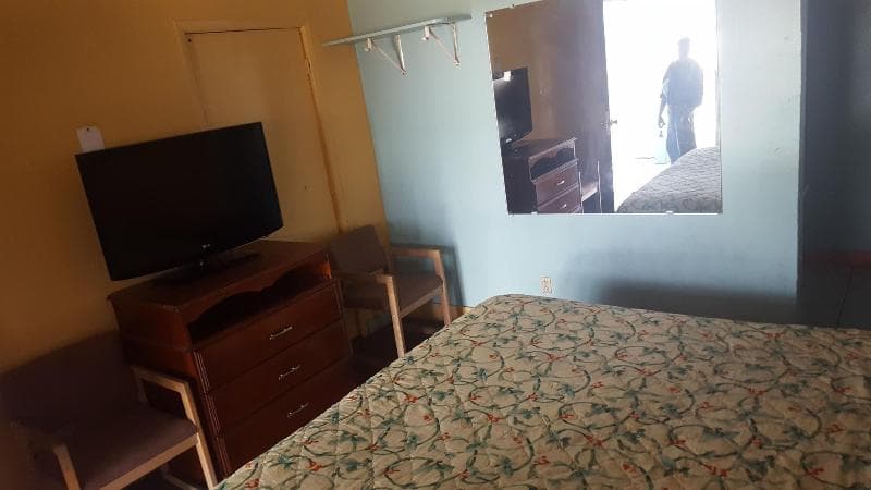 Guest Host Motel 5