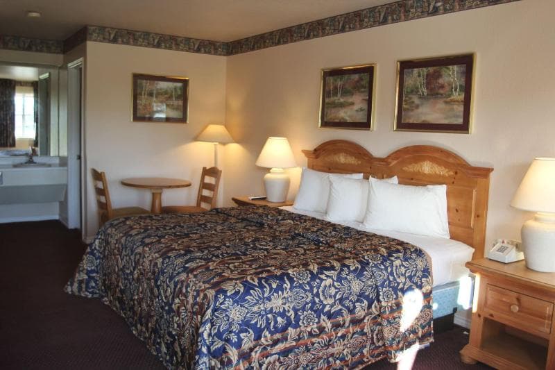 Lakeside Inn & Suites by OYO Mathis I 37 main