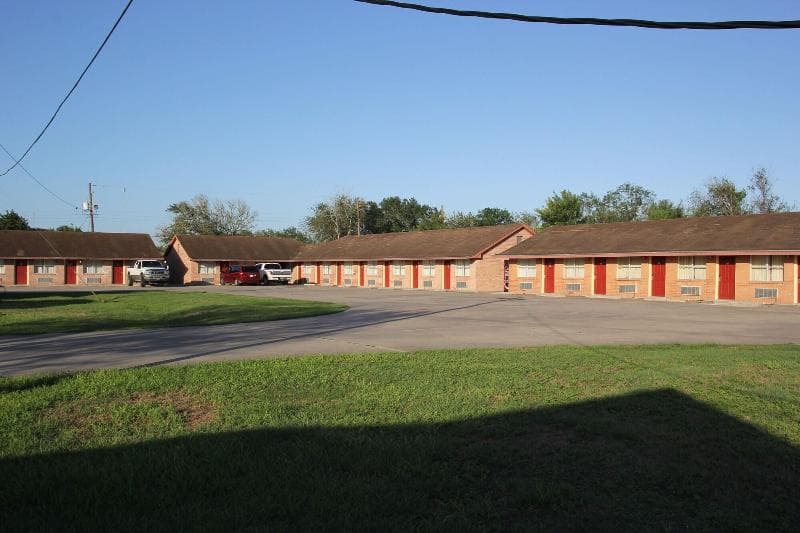 Lakeside Inn & Suites by OYO Mathis I 37 photo 1