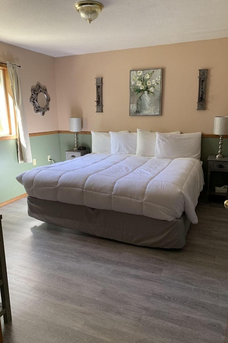 Lamplighter Motel 5